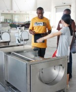 我公司為肯尼亞客戶提供洋蔥清洗輸送設備