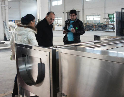 我公司為印度客戶提供螺旋式毛刷脫皮生產線