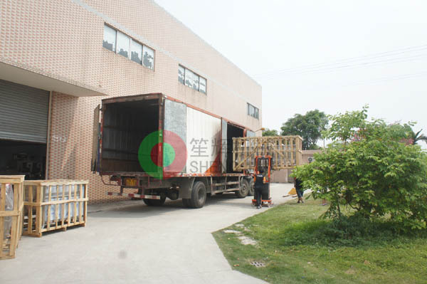 江西客戶向我公司訂購切菜機、渦流洗菜機、脫水機等蔬菜加工設備