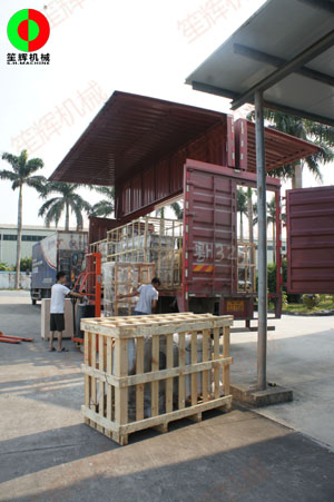 一批蔬果加工處理設備順利裝車出貨，目的地山東