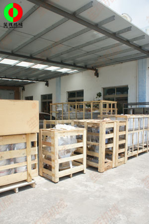 一批蔬果加工處理設(shè)備準(zhǔn)備裝車發(fā)貨，交付客戶！