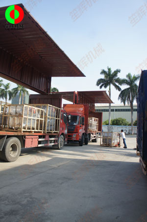 天氣晴好,三輛貨車靜待裝車出貨！