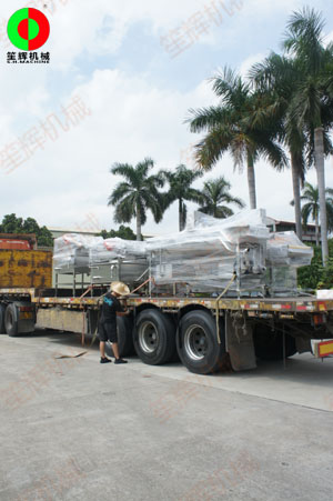 經(jīng)銷定購的渦流洗菜生產(chǎn)線等凈菜加工設(shè)備又又又裝車發(fā)貨了！