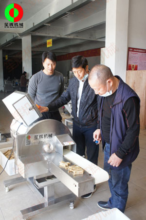 客戶來司現場測試酸筍切條加工設備！