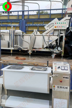 廣州客戶訂購的全網鏈氣泡清洗機、攪拌機裝車交付客戶！