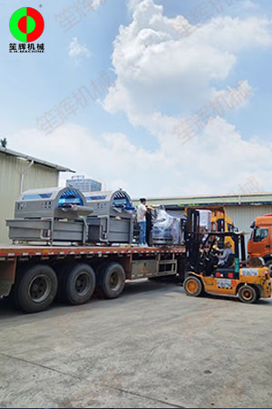 客戶訂購的智能渦流清洗線裝車出貨！